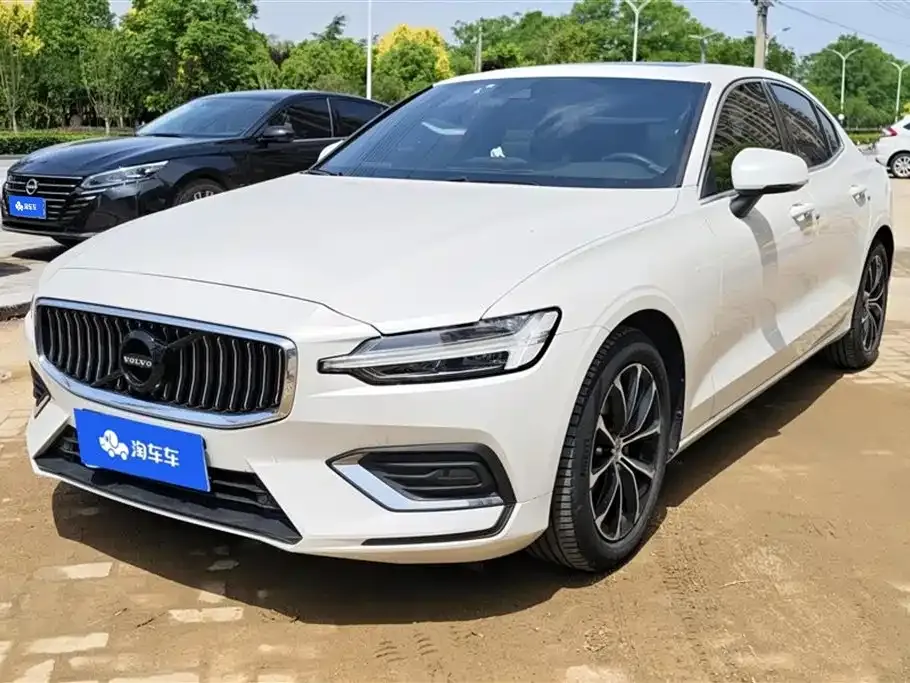 Volvo S60 — фото 1