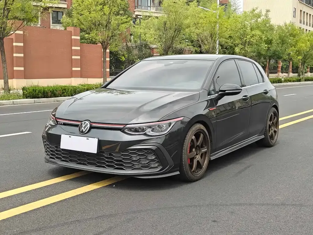 Volkswagen Golf GTI — фото 1