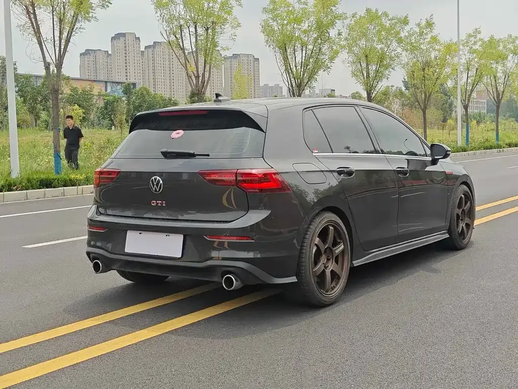 Volkswagen Golf GTI — фото 9