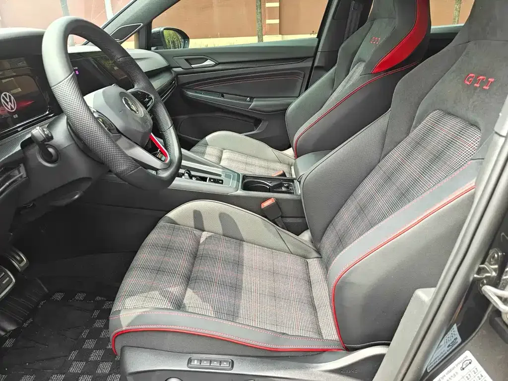 Volkswagen Golf GTI — фото 7