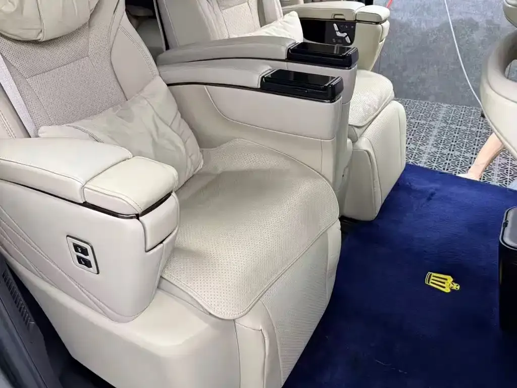 Toyota Vellfire — фото 4