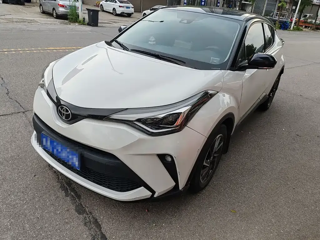 Toyota C-HR — фото 1