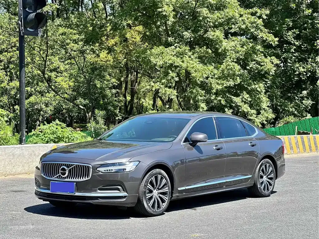Volvo S90 — фото 1