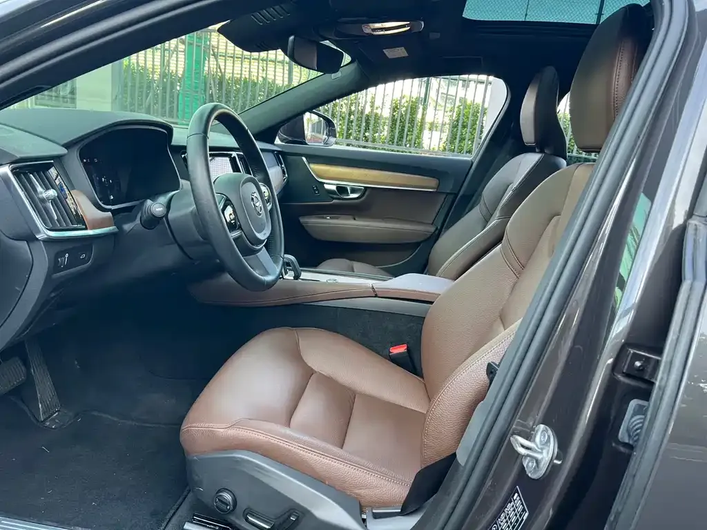 Volvo S90 — фото 3
