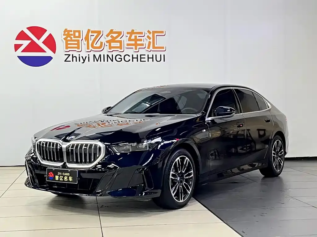BMW 5 Series — фото 1