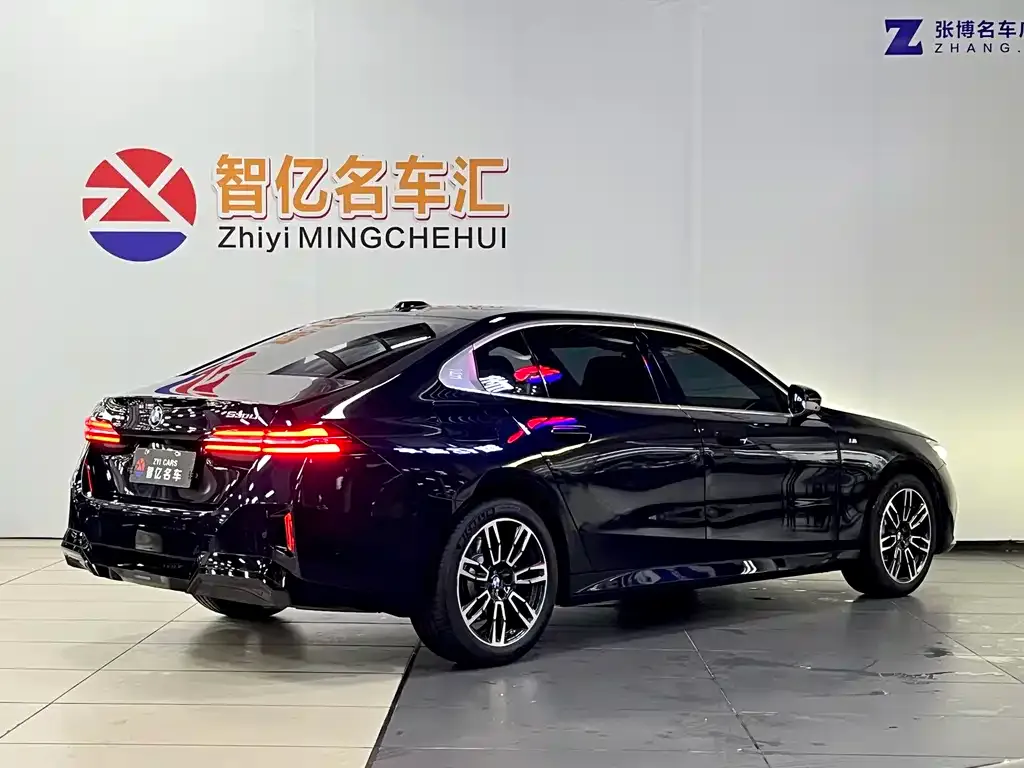 BMW 5 Series — фото 10