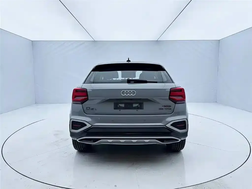 Audi Q2L — фото 3