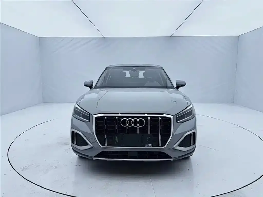 Audi Q2L — фото 6