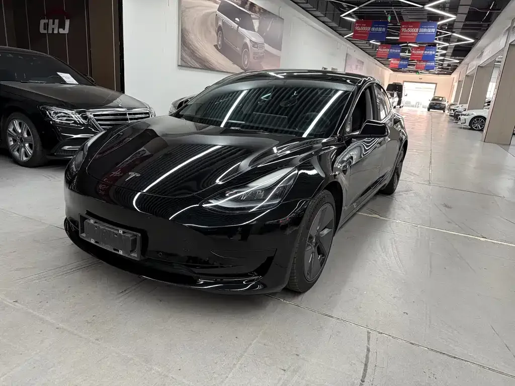 Tesla Model 3 — фото 1