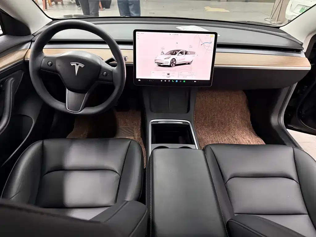 Tesla Model 3 — фото 4