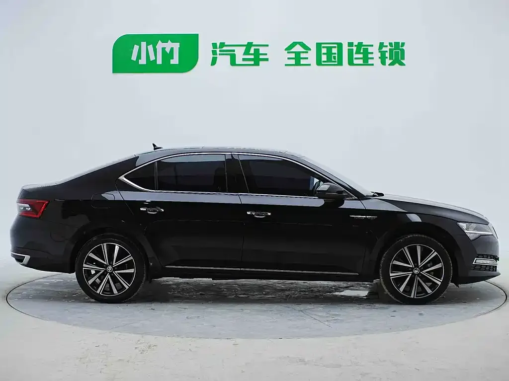 Skoda Superb — фото 2