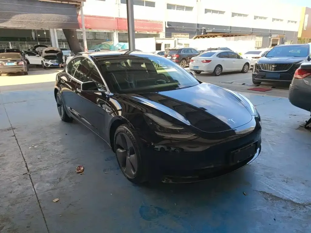 Tesla Model 3 — фото 10