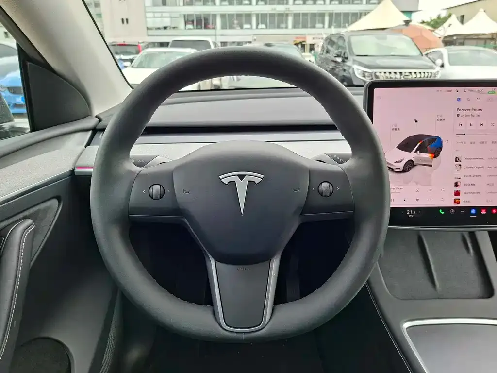 Tesla Model Y — фото 5