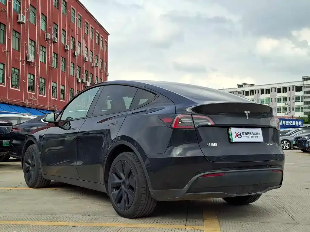 Tesla Model Y — фото 4