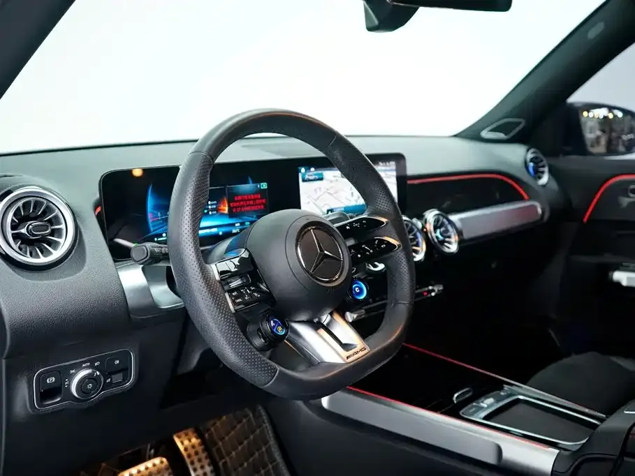 Mercedes-Benz GLB AMG — фото 6