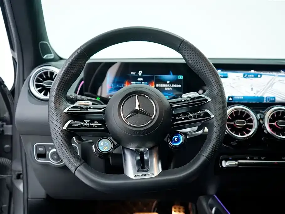 Mercedes-Benz GLB AMG — фото 10