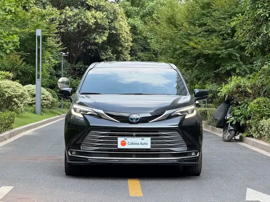 Toyota Sienna — фото 10