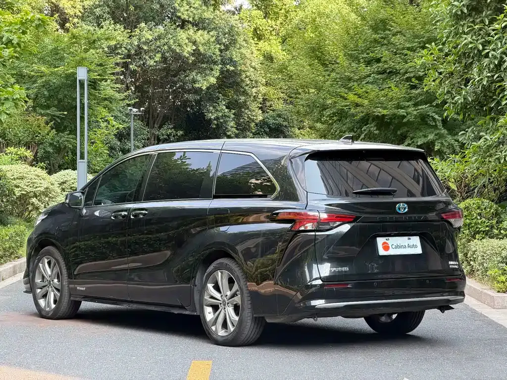 Toyota Sienna — фото 5