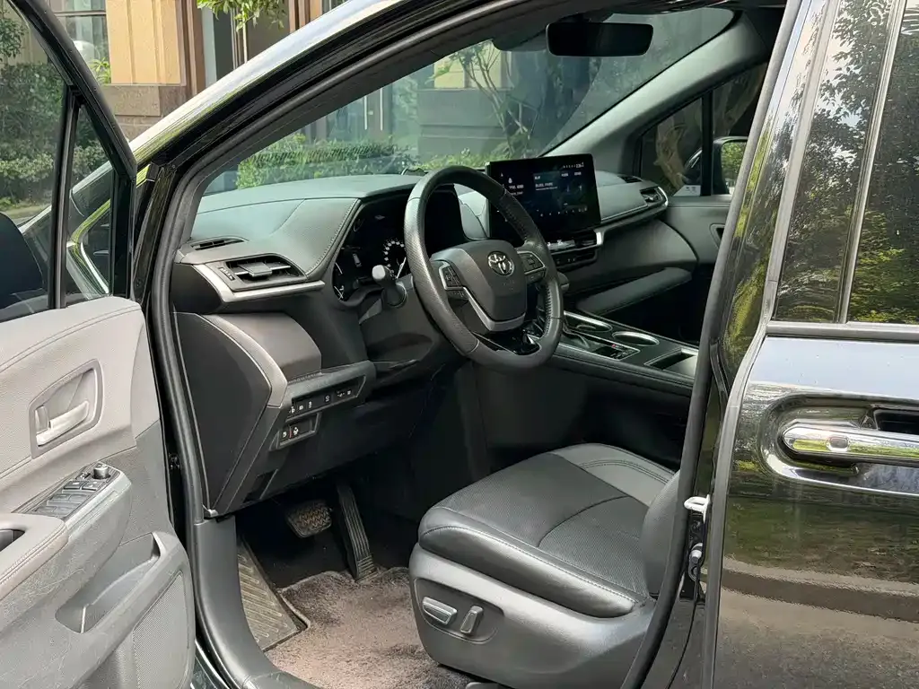 Toyota Sienna — фото 4