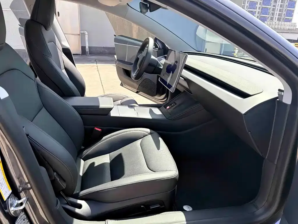 Tesla Model 3 — фото 4