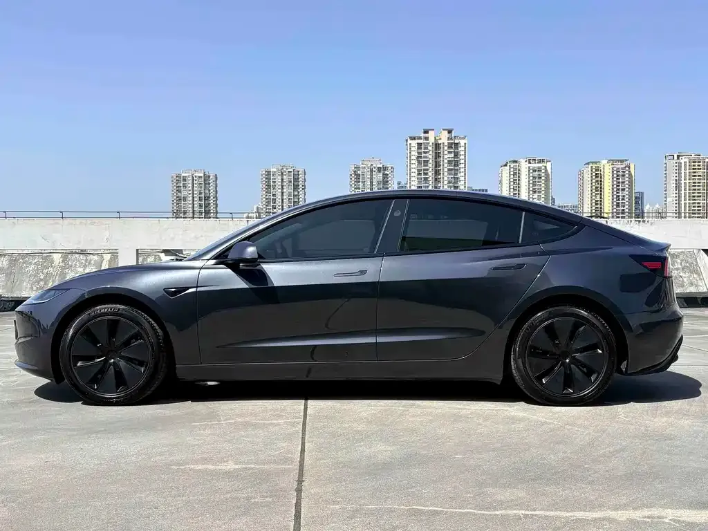 Tesla Model 3 — фото 5