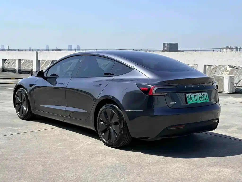 Tesla Model 3 — фото 2