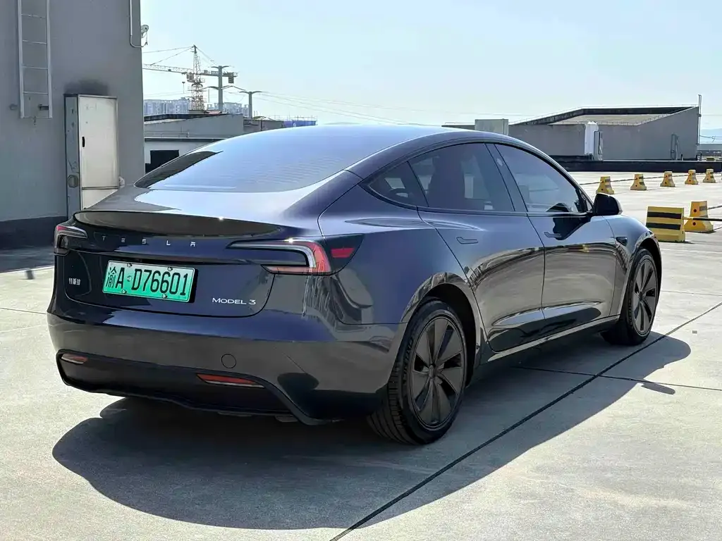Tesla Model 3 — фото 8