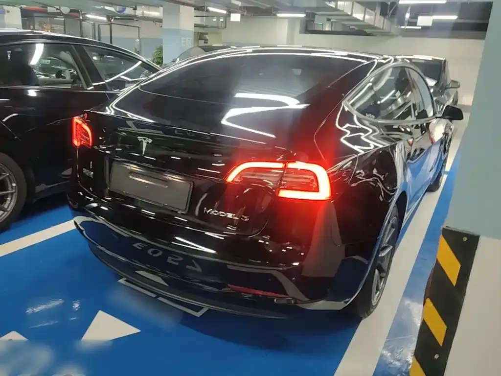 Tesla Model 3 — фото 10