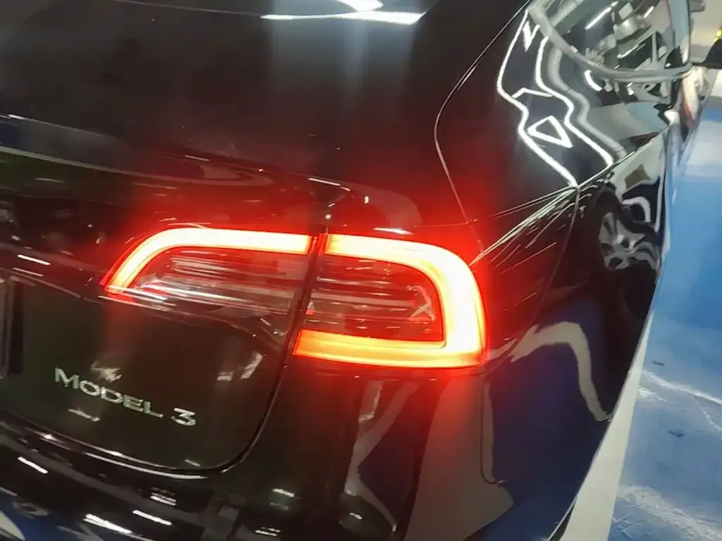Tesla Model 3 — фото 2