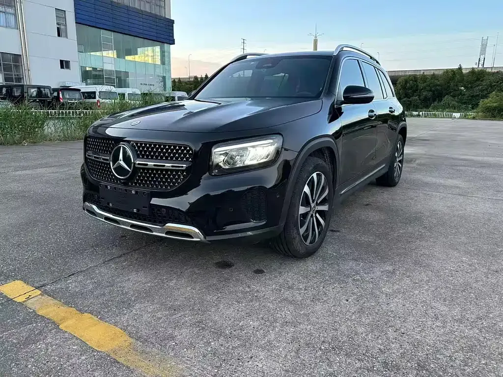 Mercedes-Benz GLB — фото 1
