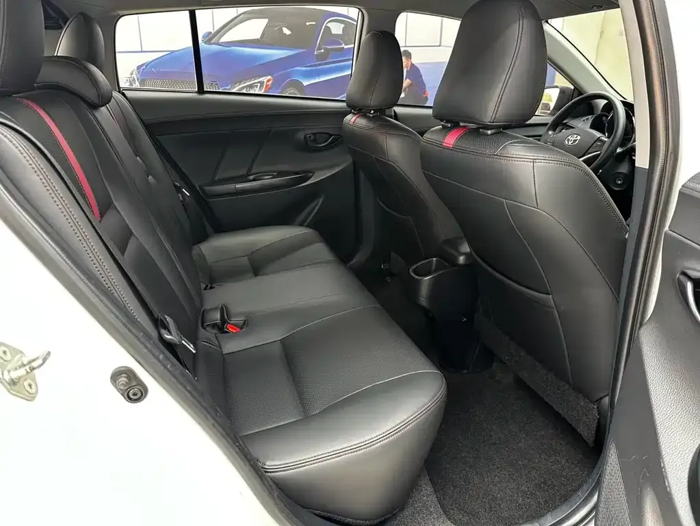 Toyota Yaris L — фото 8