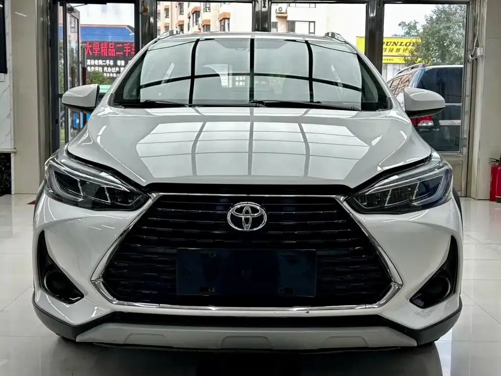 Toyota Yaris L — фото 2
