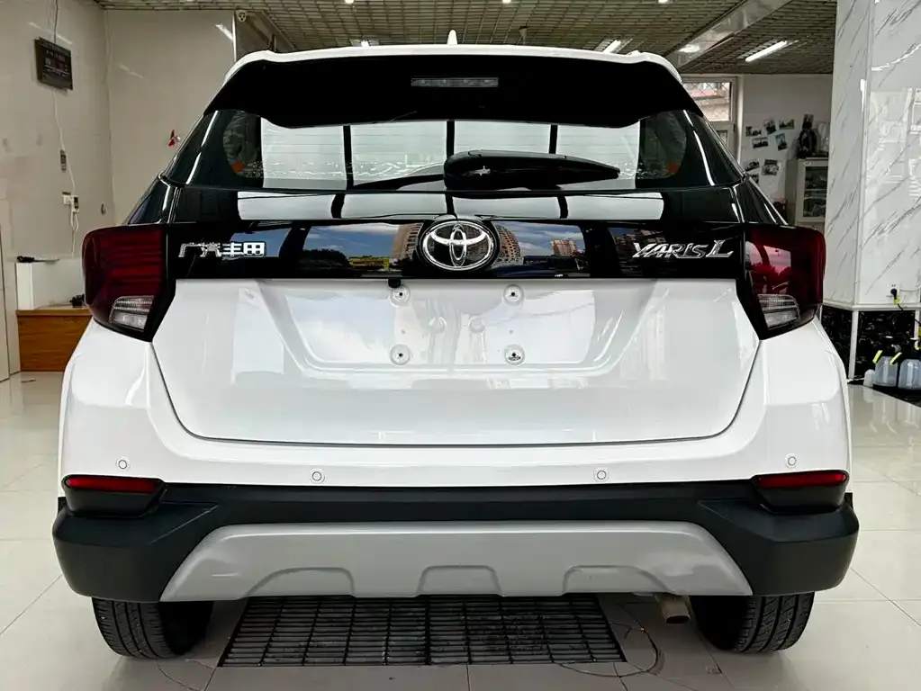 Toyota Yaris L — фото 6