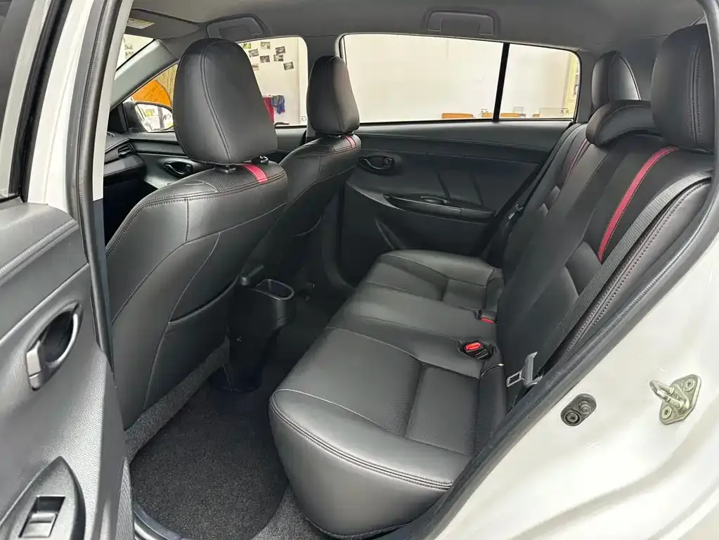 Toyota Yaris L — фото 9