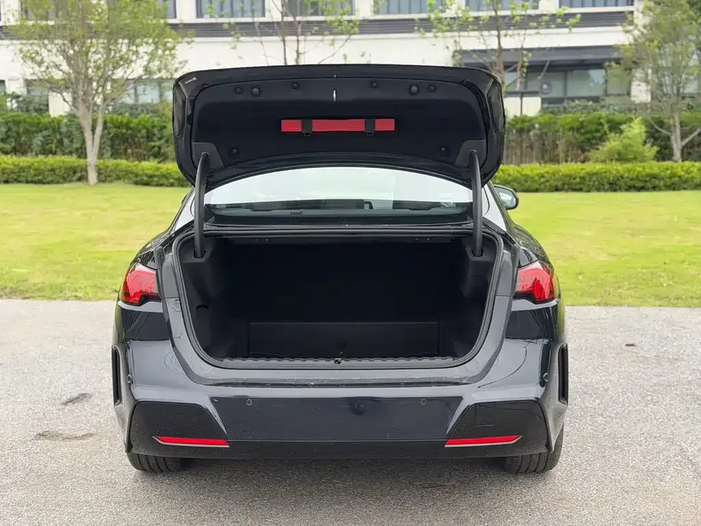 BMW 2 Series 2025 из CN, фото 5