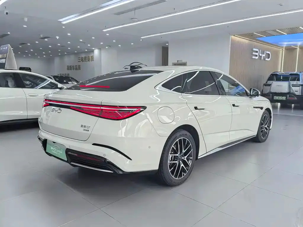 BYD Seal 07 DM-i — фото 7