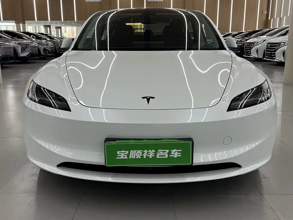 Tesla Model 3 — фото 8