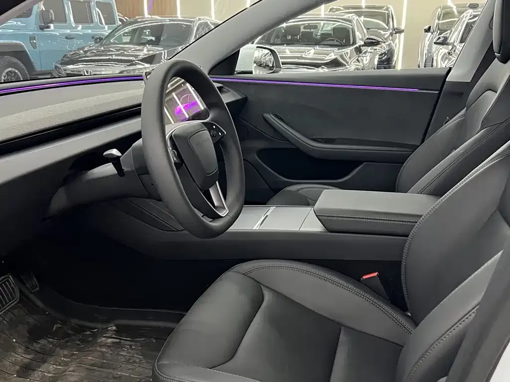 Tesla Model 3 — фото 7