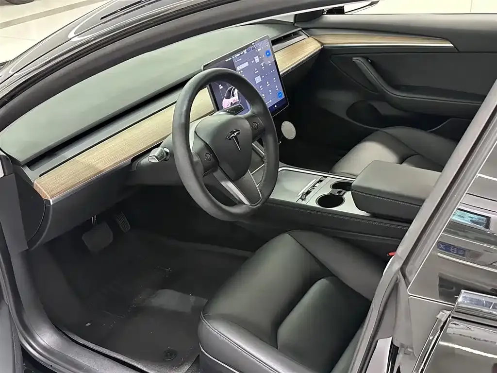 Tesla Model 3 — фото 4