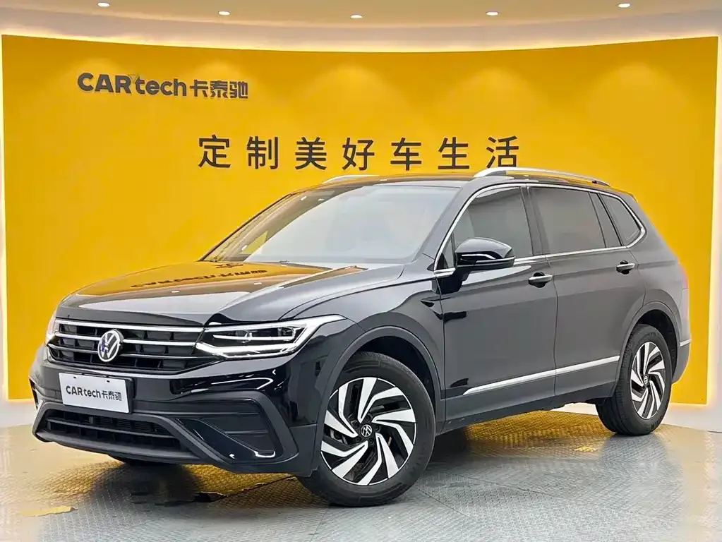 Volkswagen Tiguan L — фото 1
