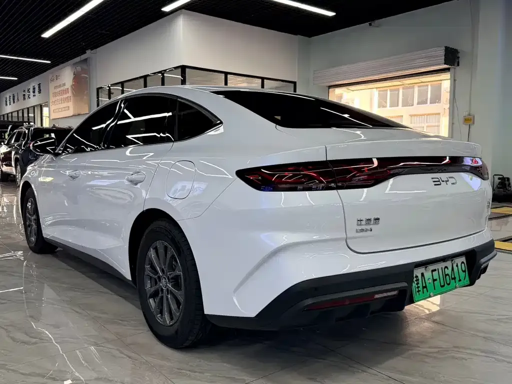 BYD Qin L — фото 10
