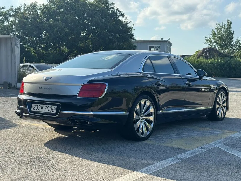 Bentley Flying Spur — фото 8
