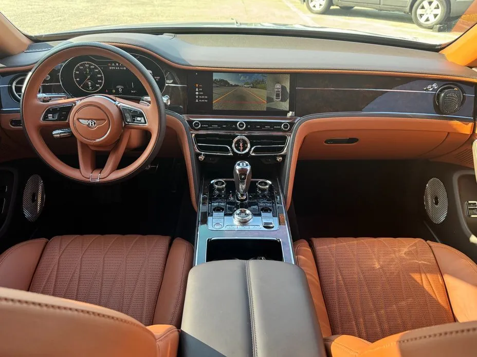 Bentley Flying Spur — фото 10