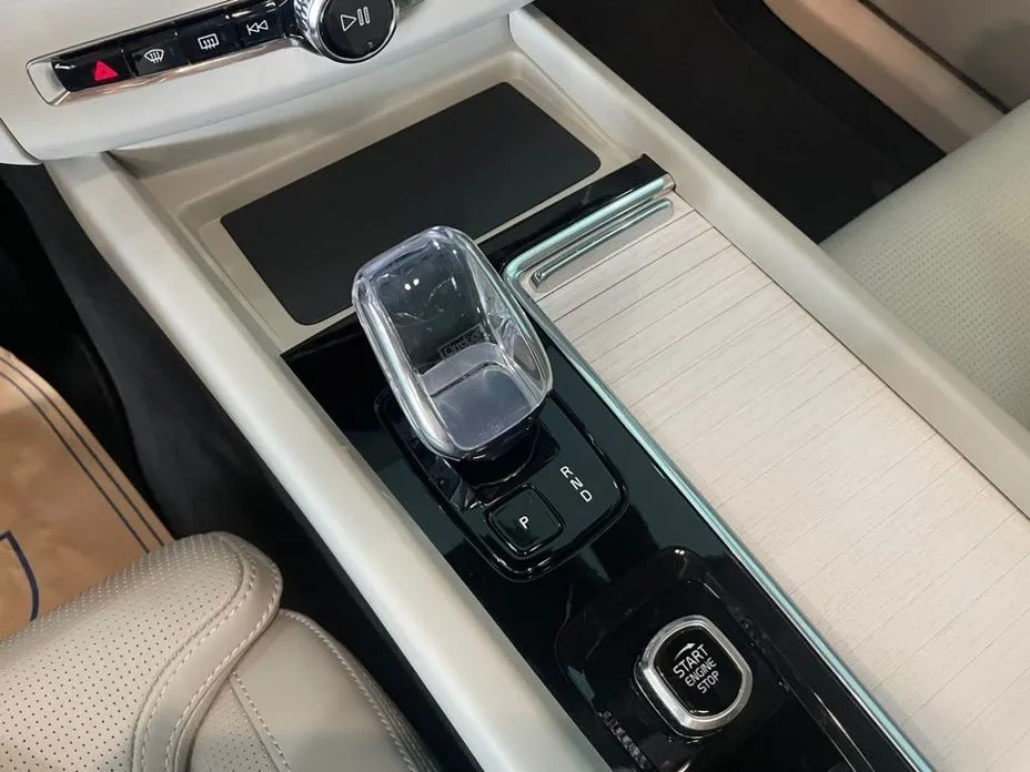 Volvo XC60 — фото 10