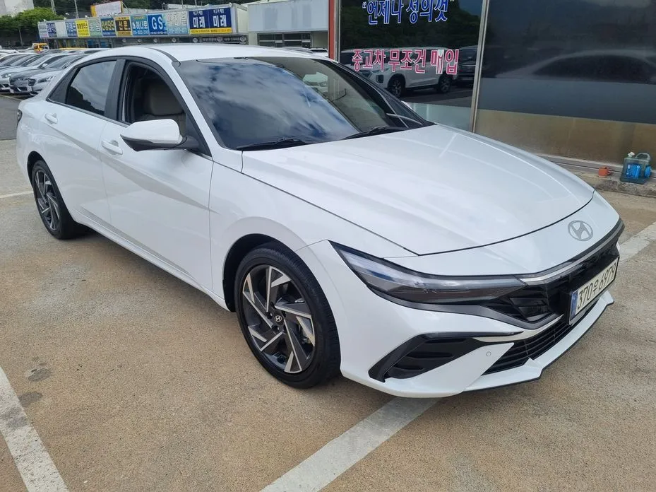 Hyundai AVANTE — фото 1