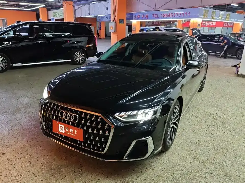 Audi A8 — фото 1