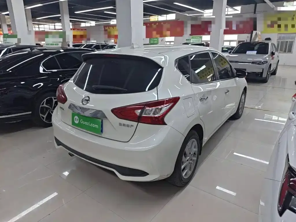 Nissan Tiida — фото 4
