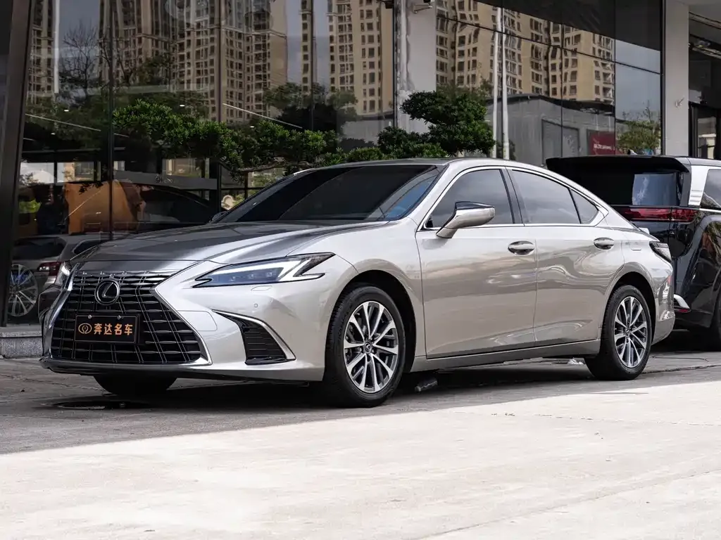 Lexus ES — фото 1