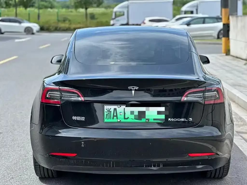 Tesla Model 3 — фото 8