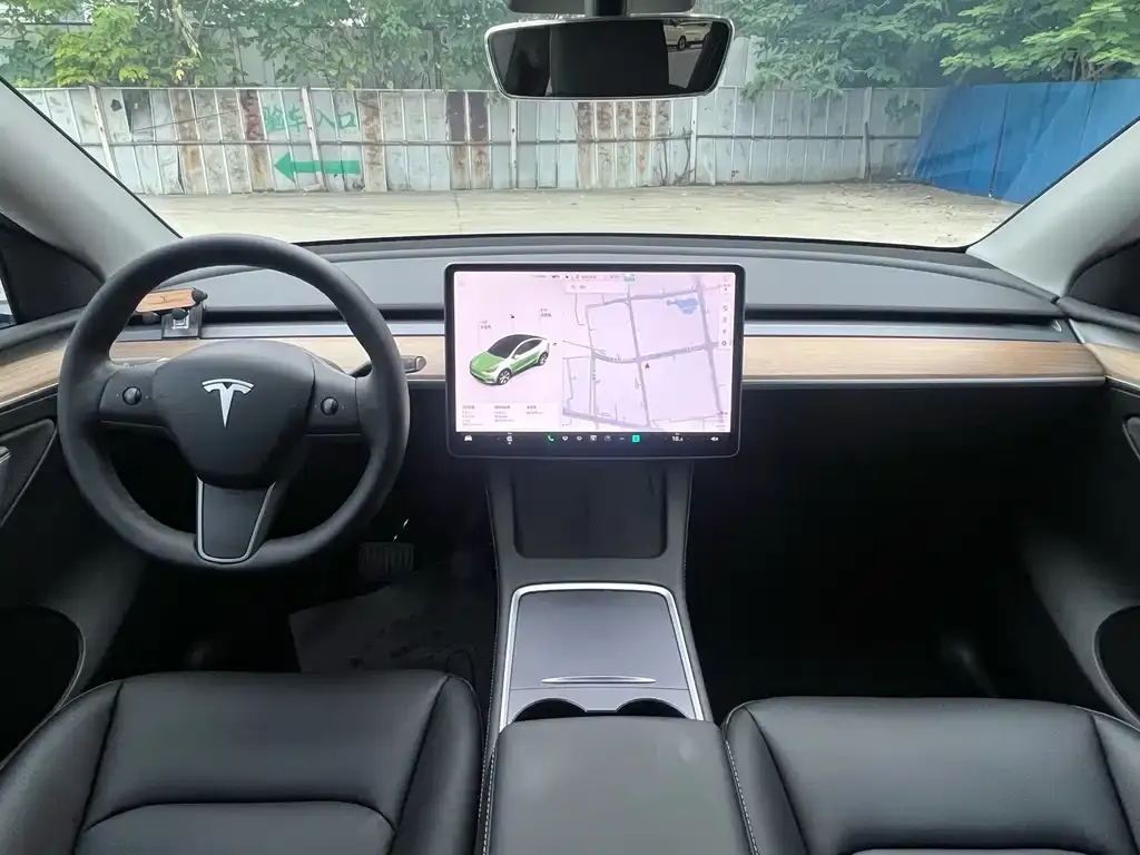 Tesla Model Y — фото 3